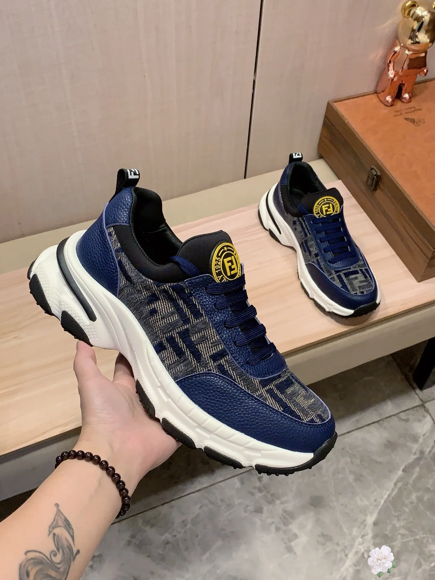 Men's men's shoes💰460💰💰🎩🎩[Lightning][Lightning] "FENDI*" The latest and most popular casual shoes, top brand [Seduce] luxury~purchase, top~quality. [Strong] The upper is made of imported breathable cowhide with material ➕ breathable sheepskin feet (•) and fine workmanship. The original stylish and stylish soft rubber wear-resistant and non-slip outsole is light and comfortable on the feet. The real thing looks better when photographed in person. 111: code: 38-44, 3️⃣ colors selected